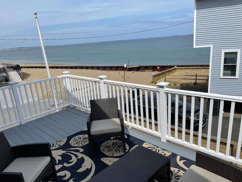Beachfront Bliss: Spacious 4-BR Retreat for 15! - Image 1