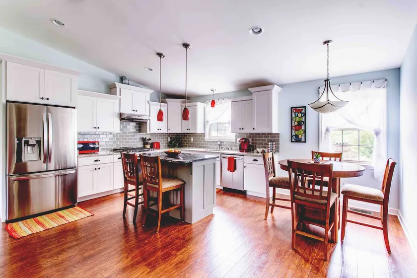 Full apartment (950sf) on mini farm - Image 1