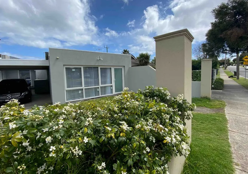 home 2 bedroom & free parking - Image 1