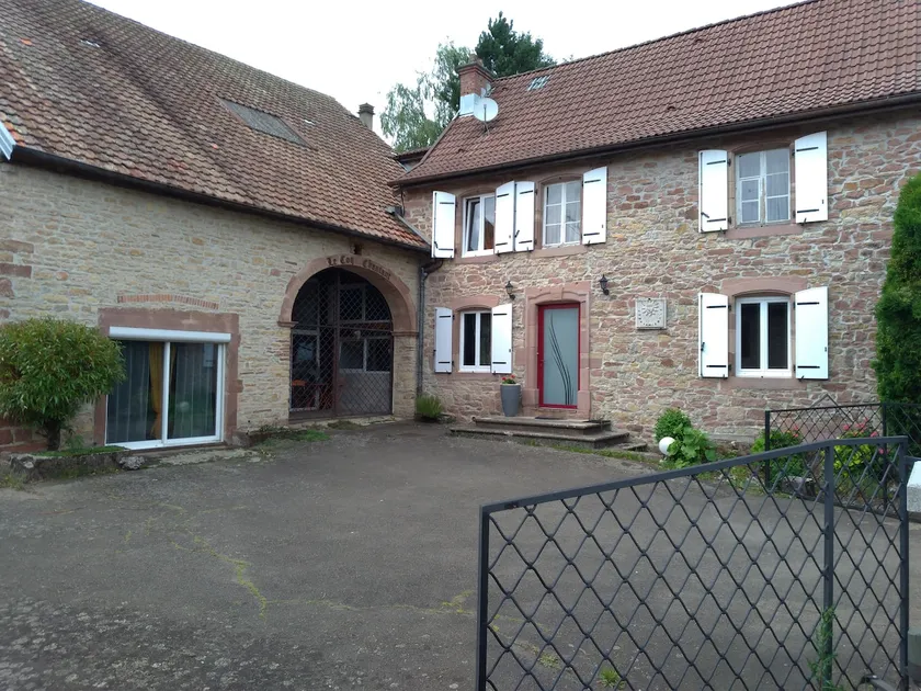 Le Coq Chantant Guest House - Image 1