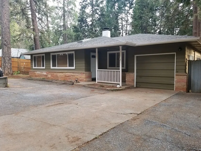 Heart of Apple Hill to getaway - Image 1