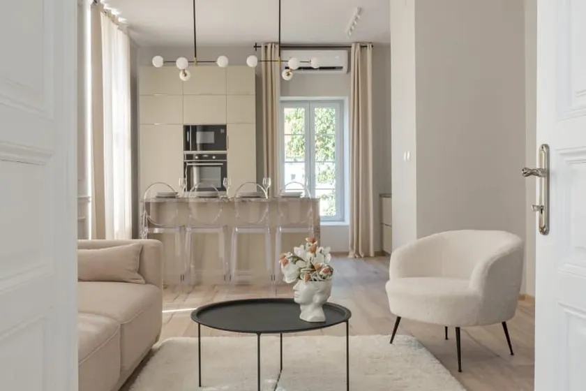 Central Park Apartments - Image 1