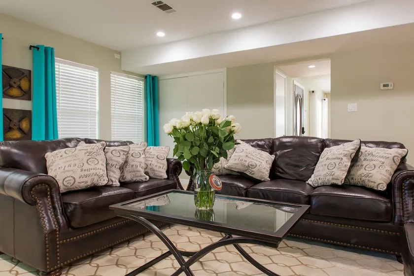 5 mins to Domain! 15 mins to downtown Austin! - Image 1
