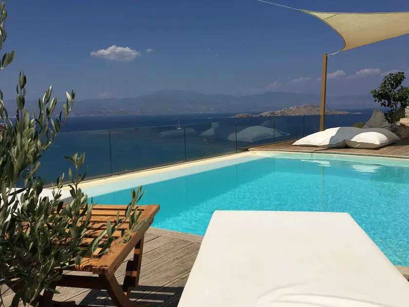 Luxurious villa with private swimming pool - Image 1