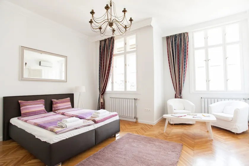 Chic & Charm Apartment - Image 1