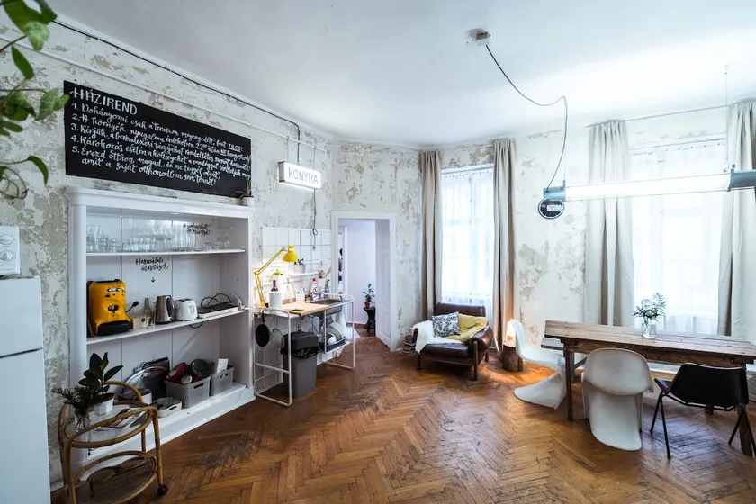 the ROOM apartment, in the heart of Pécs - Image 1