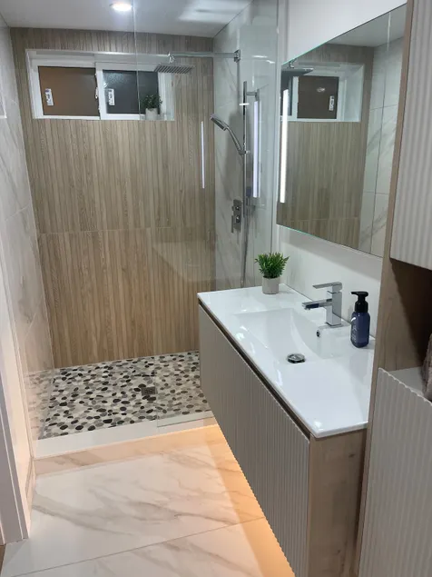 Modern & spacious 3 bedroom 1 bath 2 free parking - Image 1