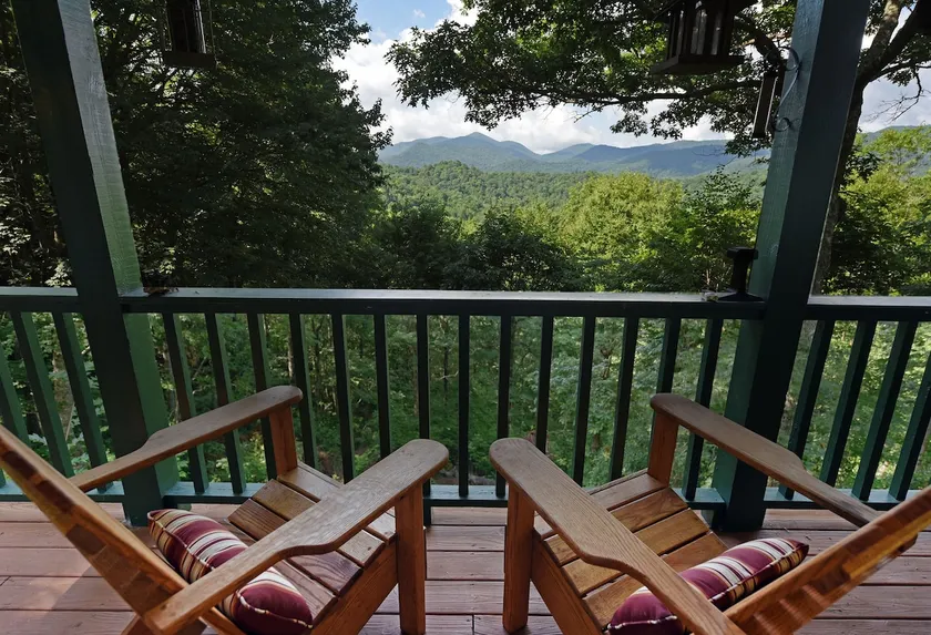 Stunning Mountain Views - Image 1