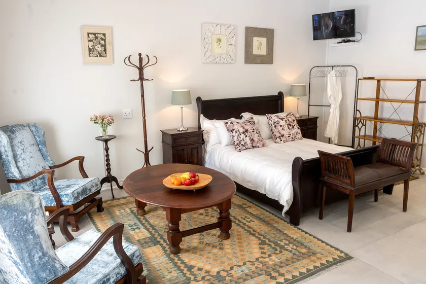 HUMMINGBIRD GARDEN COTTAGE* HIDDEN GEM IN BROOKLYN - Image 1