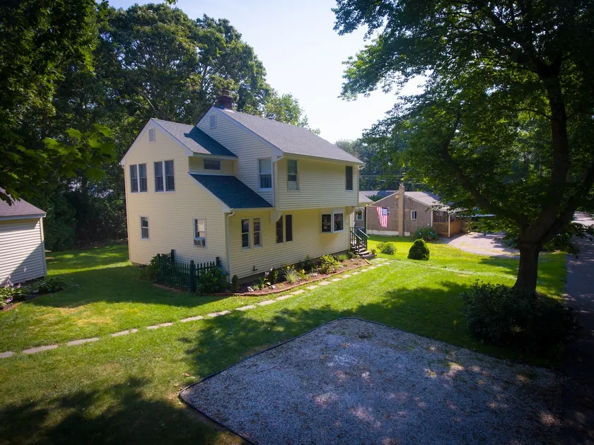 The ”Vibe” Beach House - Image 1