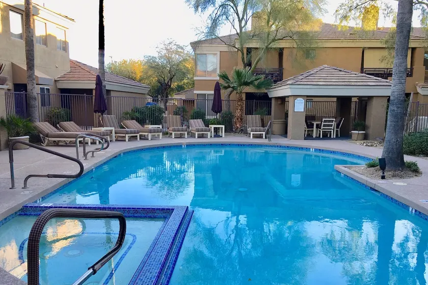 -->The Cozy Cowboy Condo<-- Uptown Phoenix Area - Image 1