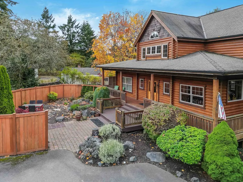 The Lodge | Stunning Log Home | 4-bedroom 3.5 bath - Image 1