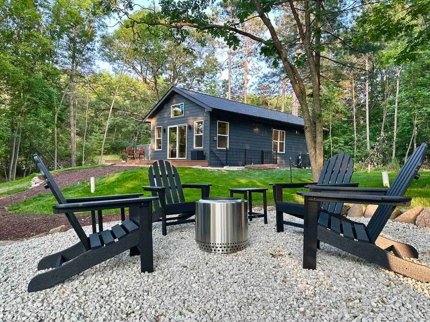 BL2 Cottage - Firepit, Lake Access, Scandinavian - Image 1