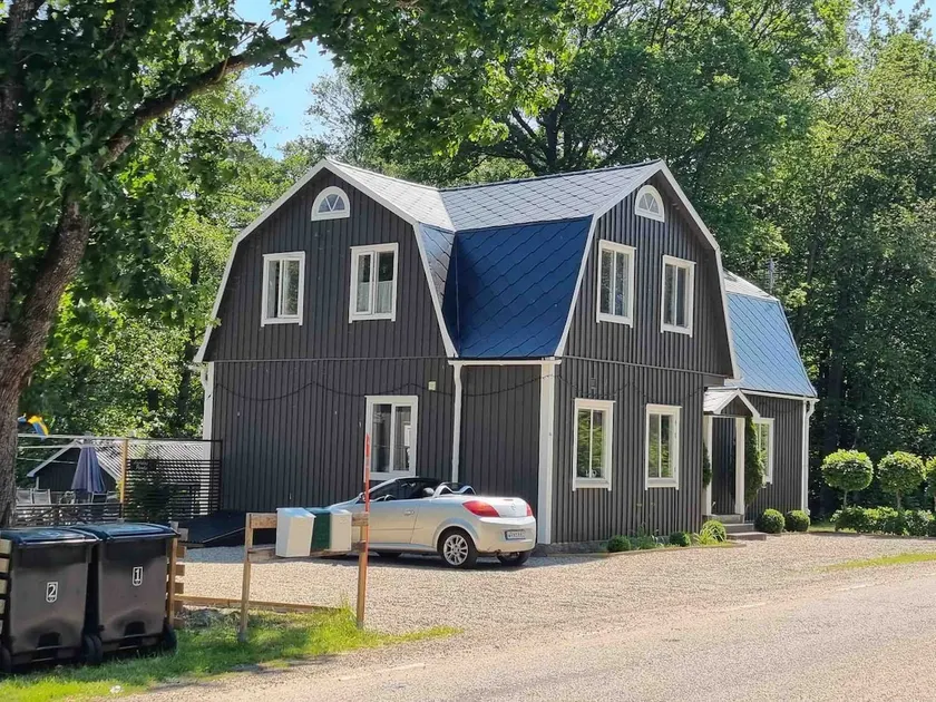 Beautiful accommodation with views of Mörrumsån - Image 1