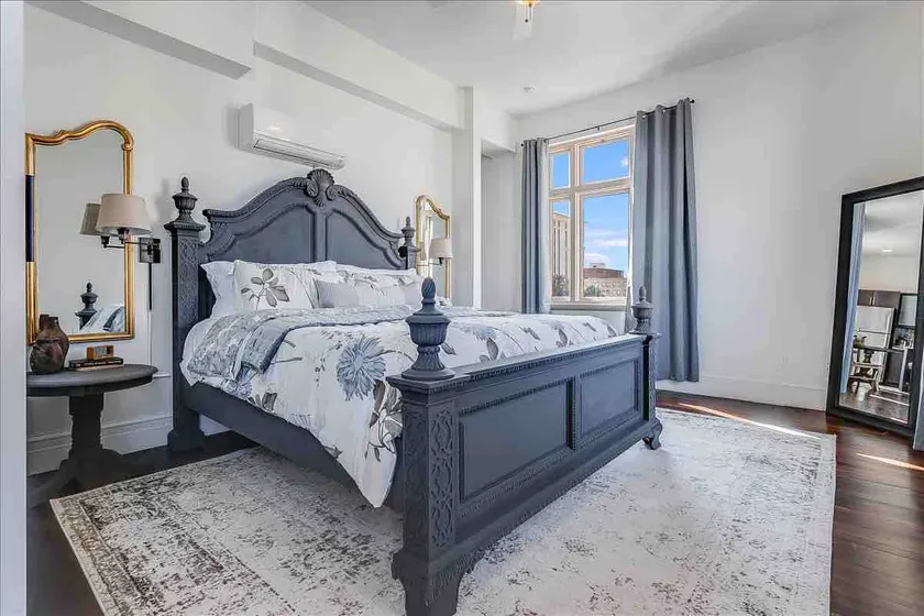 BONNIE-DWTN 1BR W/KINGBED IN A HISTORIC BLDG - Image 1