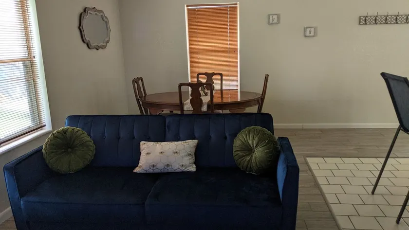 Cozy two bedroom residential duplex with large yard near beaches & sport complexes - Image 1
