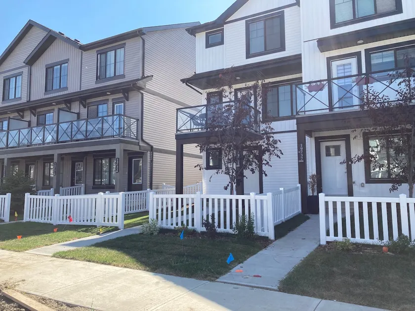 Uplands 2 ensuites bedrooms with double garage - Image 1