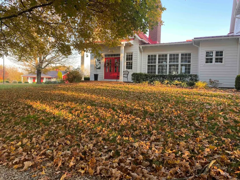 Comfortable Charm on the Bourbon Trail - Image 1