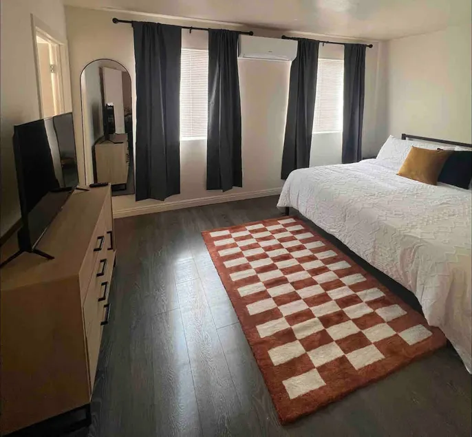 Southern Sun- Guest House- King Bed & Sofa Bed - Image 1