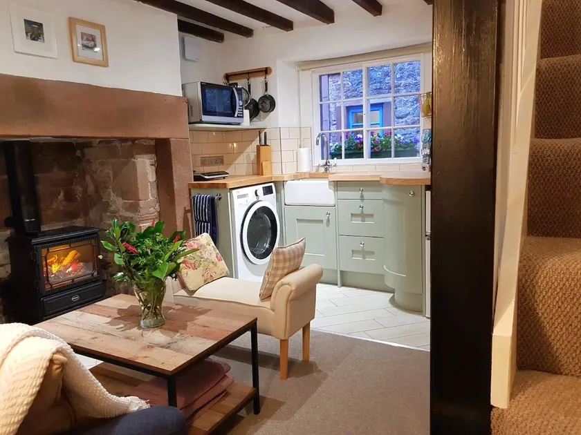 Cosy 18th Century Private Suite - Peaceful Village - Image 1