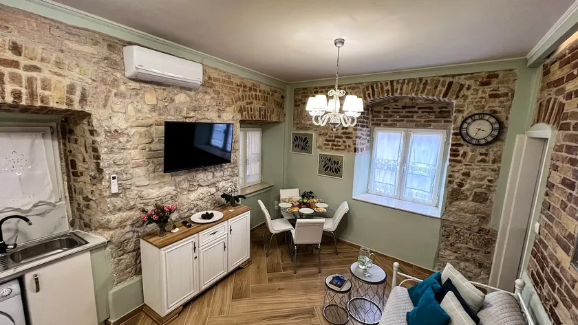 Bruskos luxury - Image 1