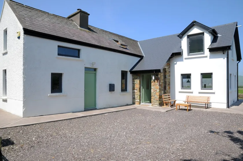 Luxurious 4BD Home - views of Ceann Sibeal - Image 1