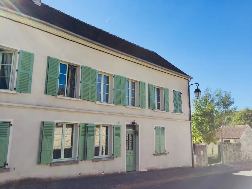 Family home with garden 80 km from Paris - Image 1