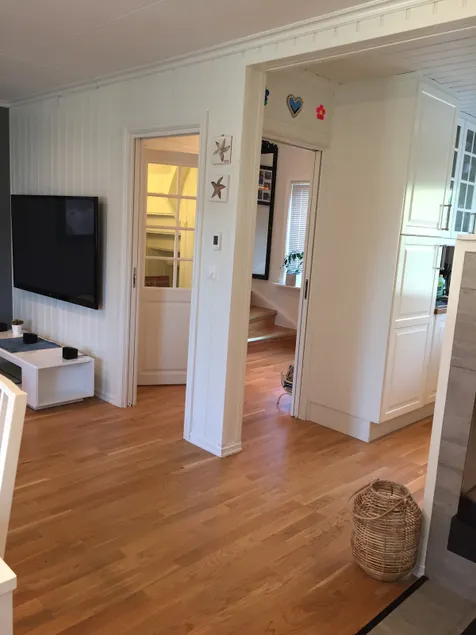 Modern House, Garden, Free Charging and Parking, Tvx3 - Image 1