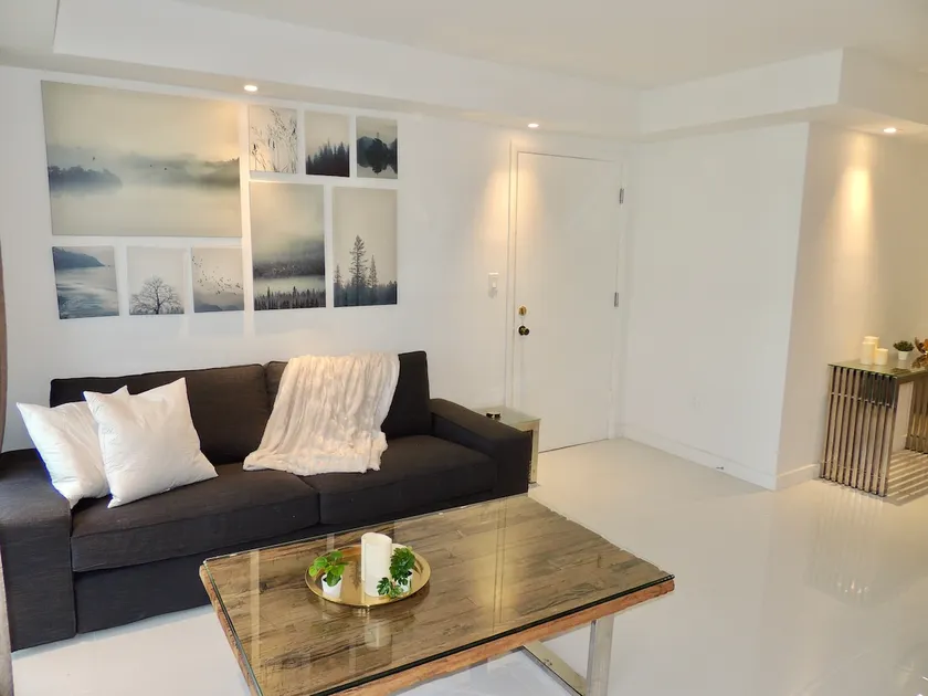 Designer 2-Bed Unit (Sleeps 6) in SoBe Best Area - Image 1