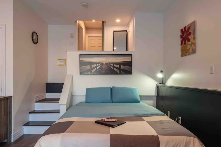 Between Two Bridges: A private studio suite - Image 1