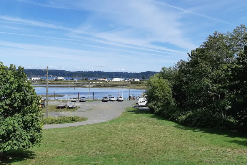 Hidden Gem | Rustic Retreat with Estuary Views - Image 1