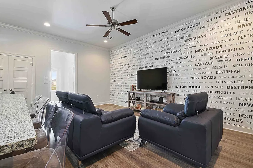 LSU 2 BR | Pet Friendly|Pool| Fitness| Sleep 4 - Image 1