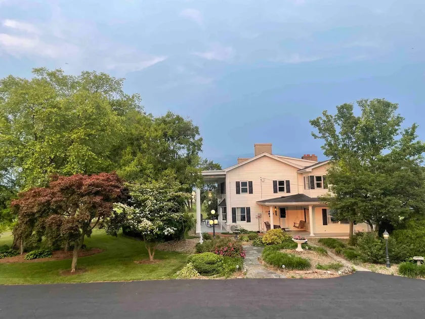 Colonial Pines Estate. 5 bedroom spacious home - Image 1