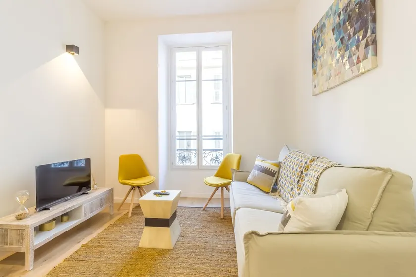 Modern apartment in the hyper center of Nice - Image 1