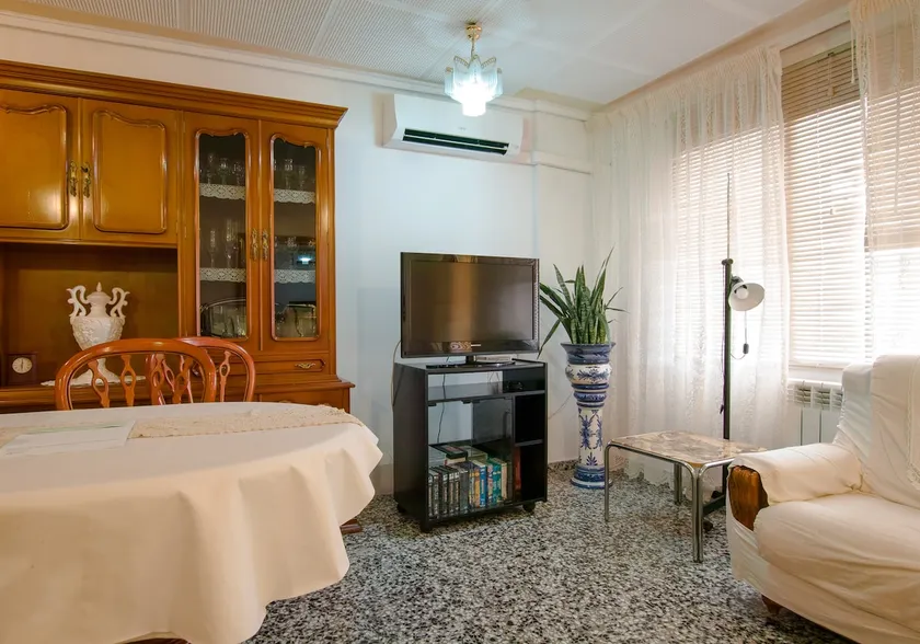 Entire home in Faura. Wi-Fi, garage, and garden - Image 1