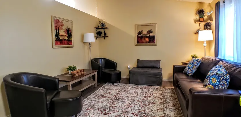 💖Spacious, Clean & Comfy | King Bed | Carport | AC | Pets Ok - Image 1