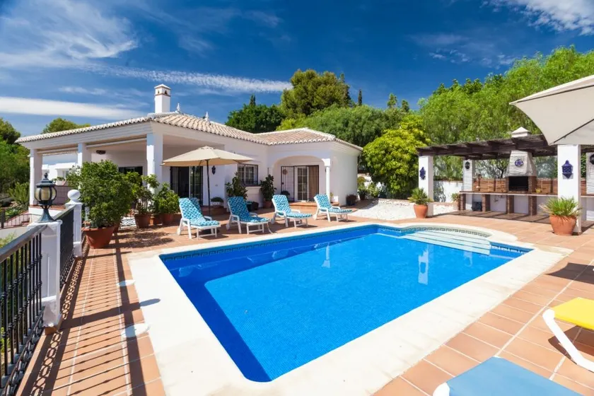 Villa for 10 people 3 km from the beach - Image 1