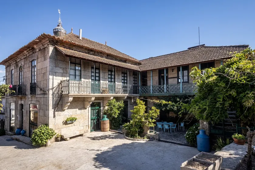 Magnificent rustic house with pool in Valpaços - Image 1