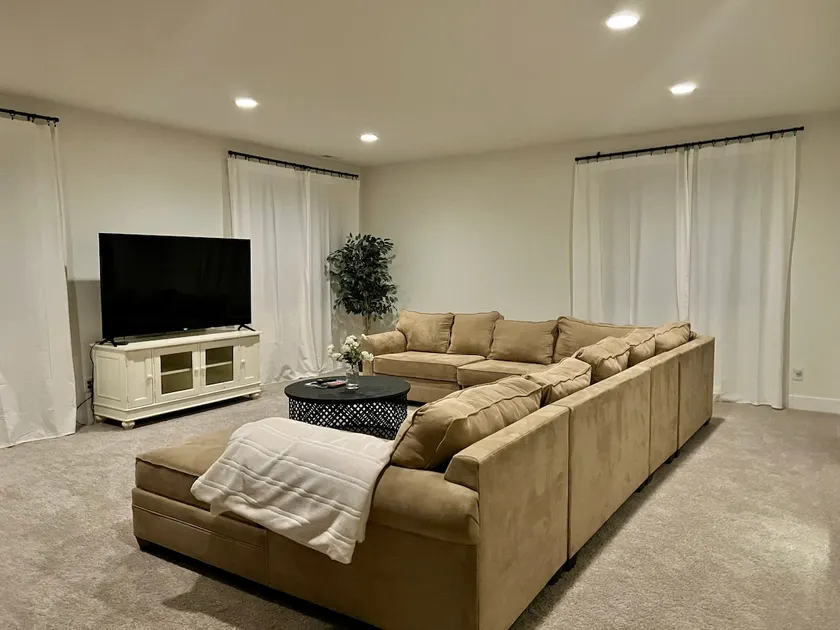 Mod Farm 2 room 2 bath Walkout Basement Apartment - Image 1