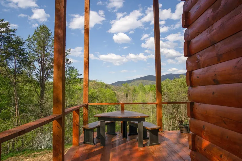 SkyView Smoky Mountain Lodge Near Gatlinburg and Pigeon Forge Tennessee  - Image 1