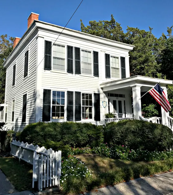 The Historic 1856 Leecraft Home - Image 1