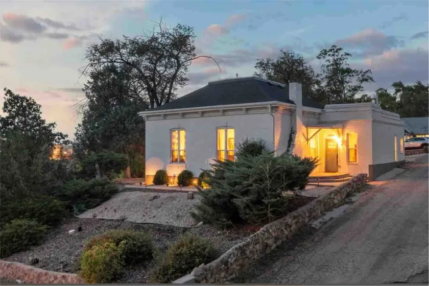 The Cottage-Historical Home Valley Views! (S) - Image 1
