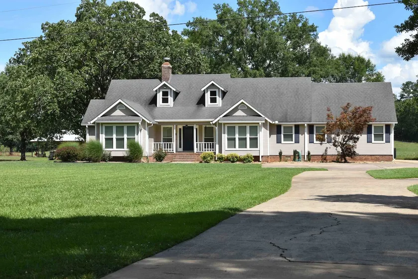 Seven Springs Country Home - Image 1