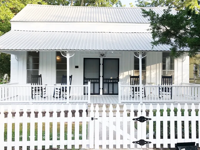 Beautiful Bloom Inn Farmhouse near Round Top, TX - Image 1