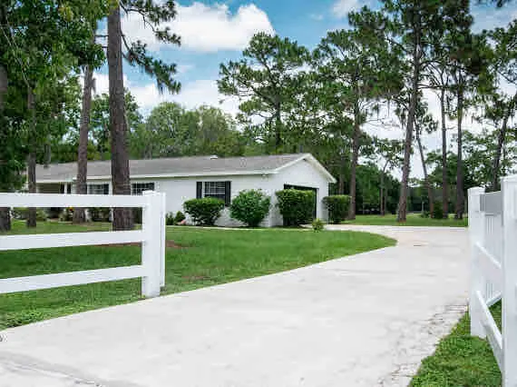 3bdr/2bath Home in Lutz close to Tampa/Stadium - Image 1