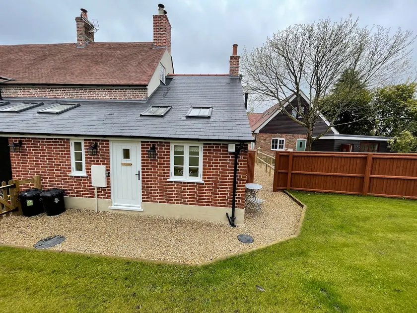 The Old Pumphouse- Restored One Bedroom Cottage - Image 1