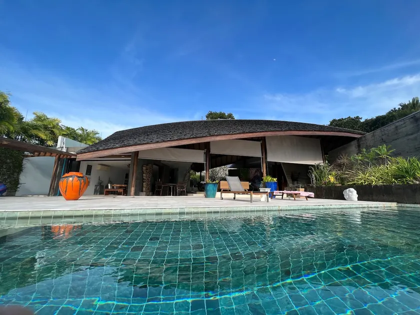 Tranquil lake view villa on Phuket golf estate - Image 1