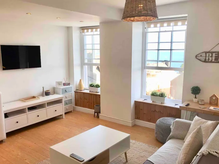 Sea La Vie Tenby Lovely 1 bed flat - Sea Views - Image 1