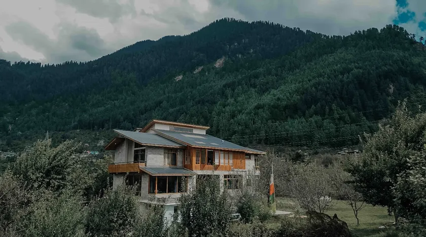 5-BR Entire Floor in Ultra Luxe Villa near Manali - Image 1