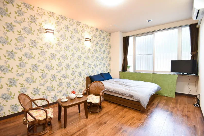 Studio in Nagoya city center. A place of relaxation where locals gather! 4 minutes by car to the beach! Churaumi Aquarium is 30 minutes away! - Image 1